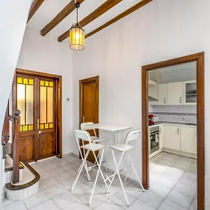 Rustica, Centrica & Agradable Bed and breakfast